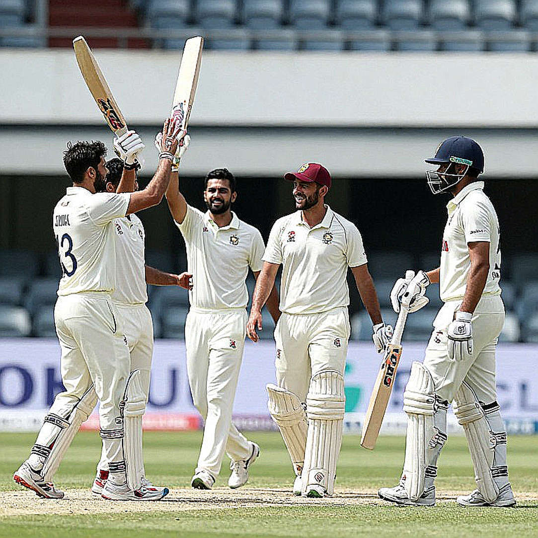Third T20I at Indore's Holkar: A Data Autopsy of Pitch, Dew and Toss Third T20I at Indore's Holkar: A Data Autopsy of Pitch, Dew and Toss